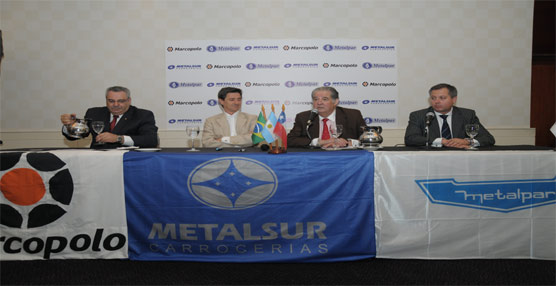 Rubén Bisi, de Marcopolo; Miguel Maestú, de Metalsur; Jaime Paredes, de Metalpar de Chile; y Gonzalo Varela, de Metalpar Argentina.