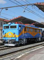 La línea ferroviaria de media distancia entre Ourense y Puebla de Sanabria será suprimida.