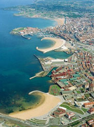 Vista aérea del Puerto de Gijón.