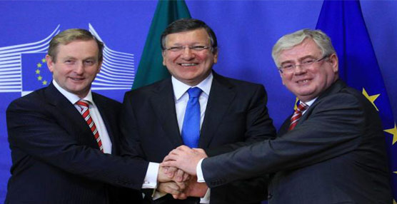 Los representantes de Irlanda con el presidente de la Comisión Europea, Durao Barroso.