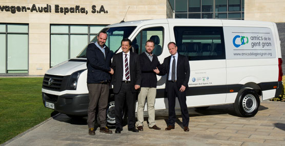 Entrega del Volkswagen Crafter a Oriol Alsina a la Fundación Amics de la Gent Gran.