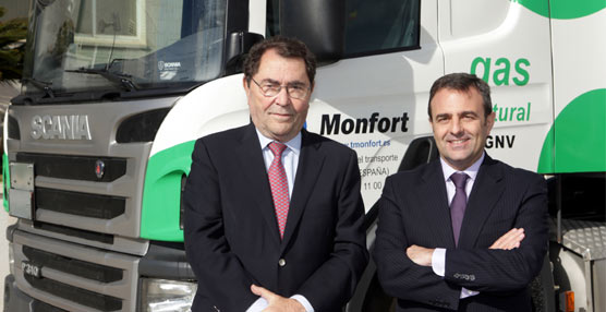Francisco Navarro, Gerente de Ventas a Flotas en Scania Hispania junto a Manuel Monfort, Presidente de Transportes Monfort.