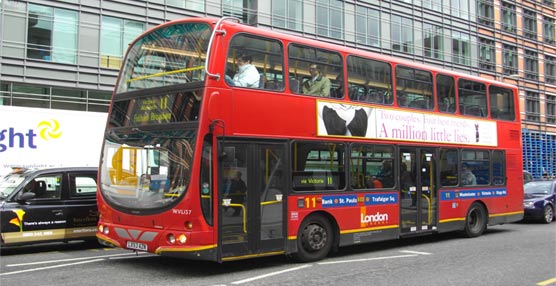 Uno de los característicos autobuses londinenses.