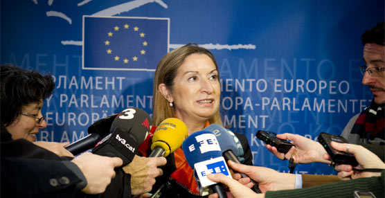 Ana Pastor durante su comparecencia ante los medios de comunicación en Bruselas.