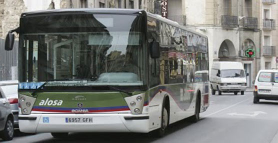 Un autobús urbano perteneciente a una de las actuales líneas del servicio de transporte público de Huesca.