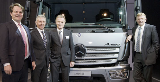 Por la izquierda, Frank Reintjes, responsable de Powertrain; Stefan Buchner, presidente de Mercedes-Benz Trucks; Georg Weiberg, presidente de Ingeniería de producto; y Andreas Renschler, presidente de Daimler Trucks and Buses.