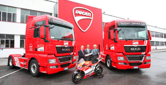 Los camiones MAN que transportarán las motocicletas y las piezas de repuesto de Ducati.   