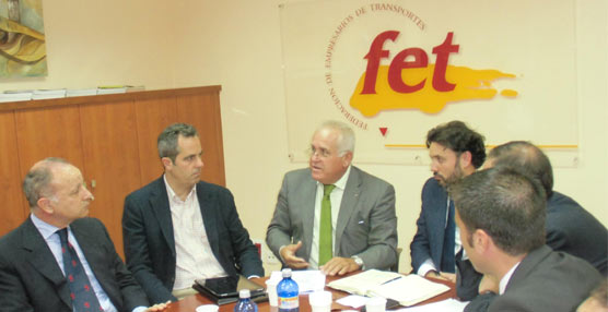 La FET se reúne con cargos del Partido Popular en una reunión centrada en los tacógrafos y el transporte escolar