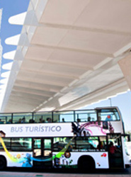 Zaragoza pone en funcionamiento las nuevas paradas de su bus turístico en el Parque del Agua y la 'zona Expo'