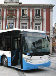 Imagen de uno de los autobuses de la EMUTSA de Mieres