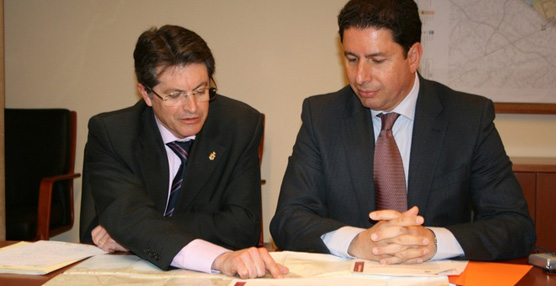 El consejero de Obras Públicas y Ordenación del Territorio, Antonio Sevilla, y el alcalde de Lorca, Francisco Jódar, en la presentación de las inversiones en infraestructuras viarias para Lorca.