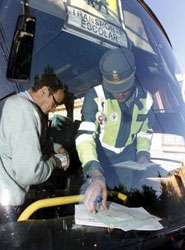Navarra controla la seguridad de los buses escolares.
