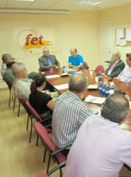 Imagen de la reunión mantenida por los miembros de la FET para ratificar el acuerdo con el Gobierno Canario