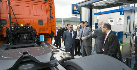 Un momento de la inauguración de la primera estación de suministro de GNL para el transporte por carretera.