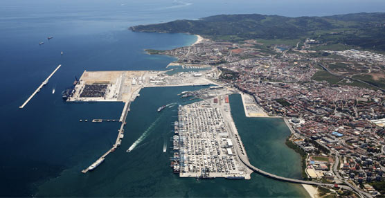 Vista del Puerto Bahía de Algeciras y del Estrecho de Gibraltar.