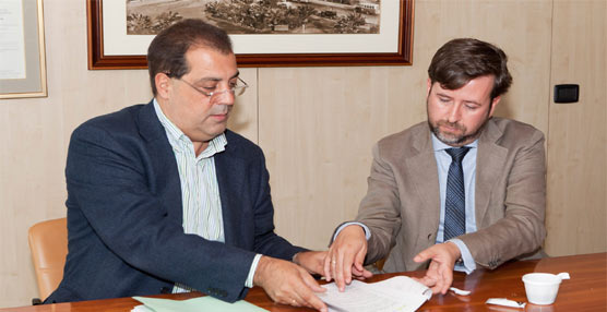 Momento de la firma del acuerdo entre Titsa y los representantes sindicales de la compañía.