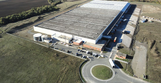 La empresa ha realizado una inversión de 25 millones de euros para llegar a los 50.000 m2 en la localidad de Araia.