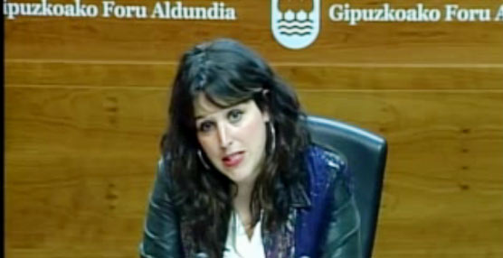 Larraitz Ugarte, diputada de Movilidad e Infraestructuras Viarias, en su intervención ante los medios.