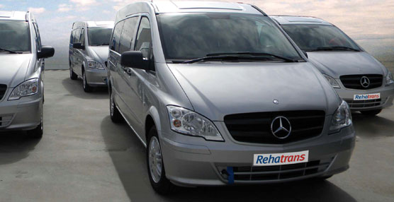 Rehatrans entrega en Abu Dhabi los primeros monovolumen Vito Shuttle adaptados para Taxi.