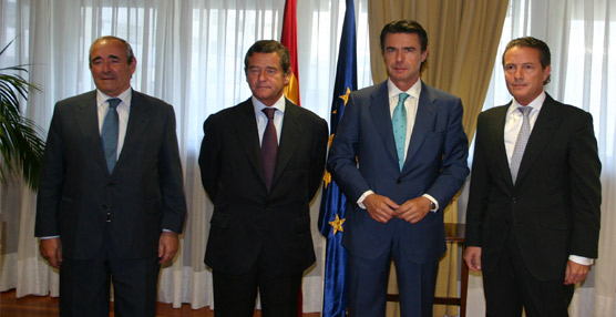 El ministro José Manuel Soria se reunió con el Presidente de ANFAC, Rafael Prieto.