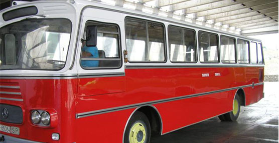 El autobús rojo que Titsa dejó ver en La Laguna