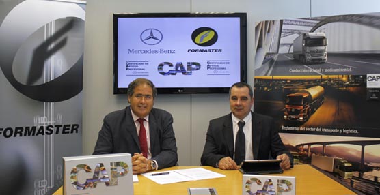 Vicente Cano, Director de vehículos industriales pesados de Mercedes-Benz España, y Anselmo Murado, Presidente de Formaster.