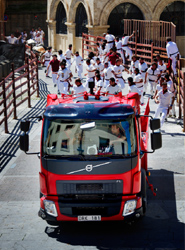 El nuevo Volvo FL demuestra su facilidad de conducción ‘corriendo’ un encierro en Ciudad Rodrigo
