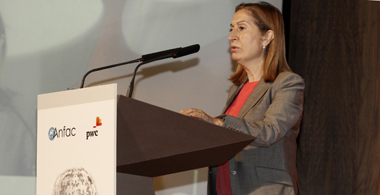 La ministra de Fomento, Ana Pastor, durante su intervención en el Foro Anfac y PwC.