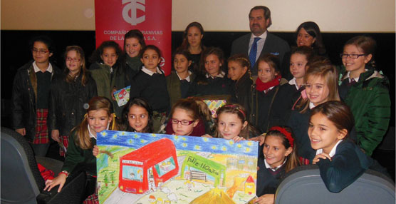 Los escolares de La Coruña dibujan la postal navideña de la compañía de tranvías
