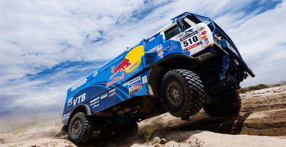 Camión de competición en el Dakar 2014.