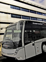 La nueva planta de Salvador Caetano fabricará autobuses para servicios especiales: Aeropuertos, colegios, vehículos de dos pisos y eléctricos urbanos.