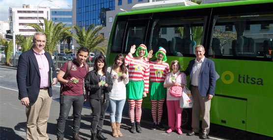 Los ganadores del concurso ‘¿Dónde está Wawy?’ reciben un abono para viajar gratis durante un año en autobús