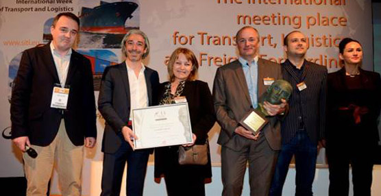 Organizadores del SITL y miembros del Grupo Generix en la entrega del premio. Foto Generix.