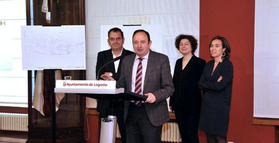 El presidente del Gobierno de La Rioja, Pedro Sanz, la alcaldesa de Logroño, Cuca Gamarra, y el arquitecto Iñaki Ábalos, han presentado el proyecto básico de la Estación de Autobuses.