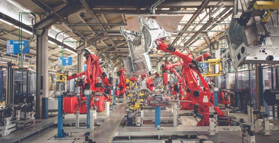 La planta de Iveco en Valladolid pone en marcha un programa de formación profesional pensado para la "realidad industrial"