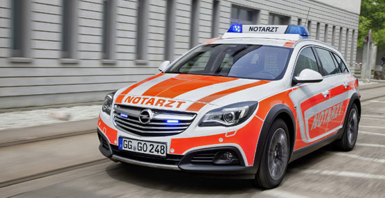 Opel participa en el sal&oacute;n europeo del auxilio y emergencias RETTmobil 2014 con el Opel Insignia Country Tourer
