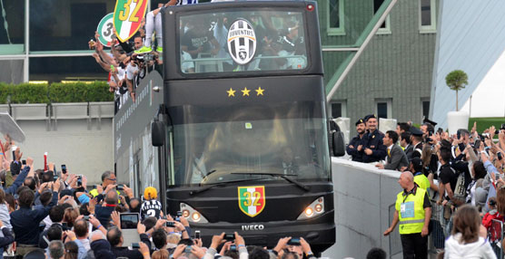 Iveco Bus celebra con la Juventus de Turín su nueva victoria con dos autobuses City Class Open Top.