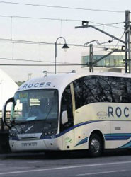 Roces S.A. es la empresa que explotaba el servicio público de viajeros de uso general entre Avilés y Luanco. 