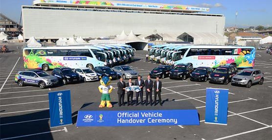 Hyundai pone su sello en los autobuses del Mundial y entrega 1.021 coches para el traslado de personal