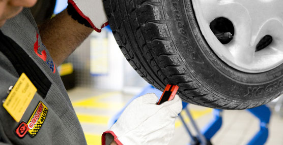 Neumáticos Soledad y Michelin realizan hoy y mañana, en A Coruña, revisiones gratuitas de vehículos.