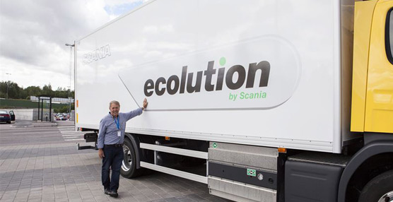 Ecolution se basa en una estrecha colaboración entre los clientes y la marca. Juntos establecen un objetivo común para el consumo de combustible. Scania contribuye con su know-how y análisis para la optimización del vehículo desde una perspectiva ope