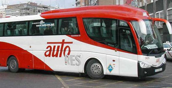 Autobús de la empresa Autores.