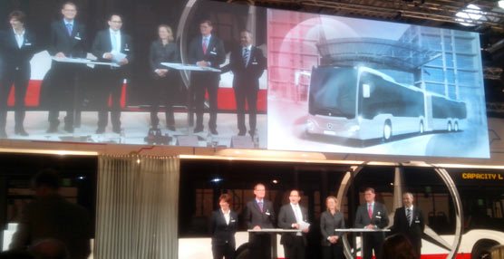 Los representantes de Daimler Buses durante la presentación el pasado lunes