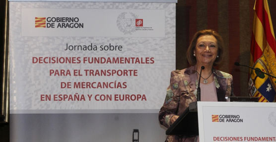 La presidenta aragonesa inauguró la jornada 'Decisiones Fundamentales para el Transporte de Mercancías en España y con Europa', organizada por el Gobierno de Aragón y el Colegio de Ingenieros de Caminos, Canales y Puertos.