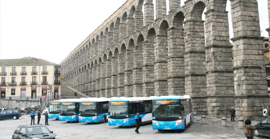 Los cinco nuevos autobuses que circularán por las calles segovianas.