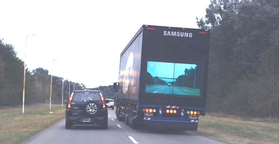Samsung hace los camiones 'transparentes' en su última campaña publicitaria en Argentina