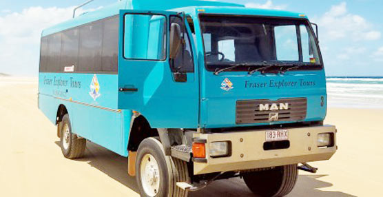 Un camión MAN convertido en autobús es el mejor medio de transporte para una exótica isla australiana