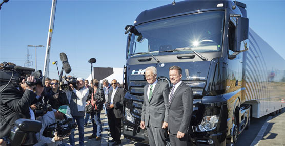Daimler Trucks prueba el primer camión autónomo producido en serie en la vía pública