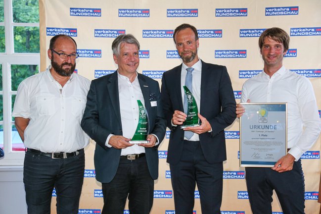 Representantes de DAF recogen el premio Green Truck Logistics Solution 2019.