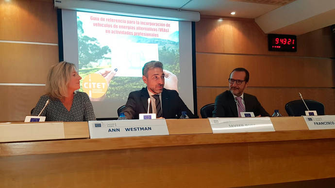 De izquierda a derecha, Ann Westman, representante de la Comisión Europea; Javier Ruíz, viceconsejero de Economía y Competitividad de la Comunidad de Madrid y Francisco Aranda, vicepresidente de CITET.